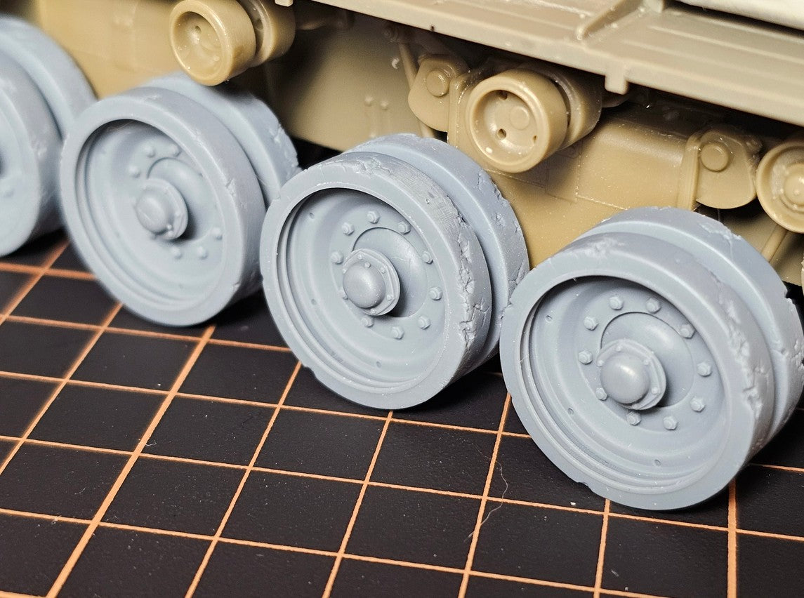PIMP MY MINIATURES (1/35) Centurion MBT chassis damaged road wheels