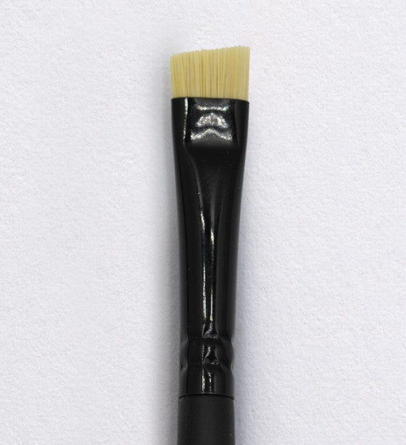 Detalle de las cerdas del pincel para chipping de AK con punta redondeada referencia AKB028