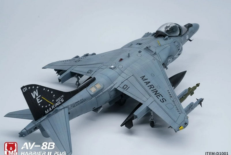 Vista trasera lateral AV-8B Harrier II Plus Black Sheep de UMa Model D1001