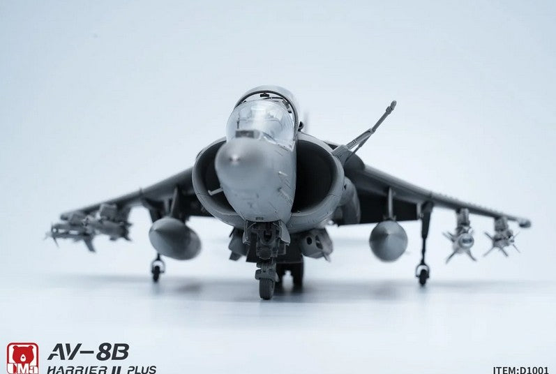 Vista con sonda de repostaje en vuelo AV-8B Harrier II Plus de UMa Model D1001