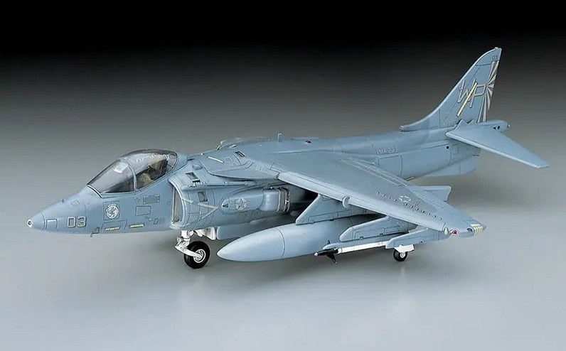 Avion AV-8B Harrier II de Hasegawa 00449 en escala 1:72  D19 Vista lateral