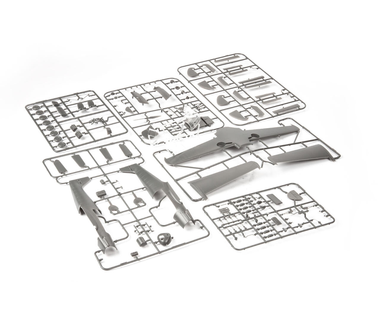 Piezas de la maqueta del avión alemán Bf-108 en escala 1:32 del fabricante Eduard versión Weekend referencia 3405