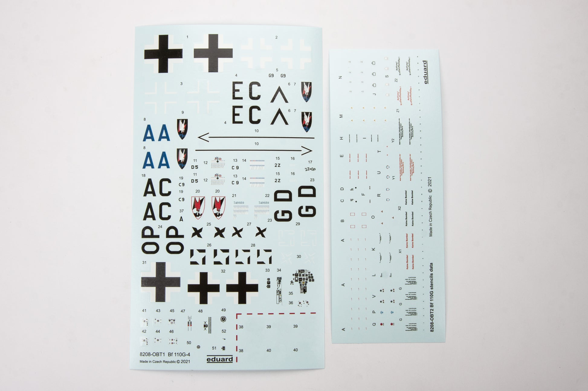 Hojas de calcas de la maqueta del caza nocturno alemán BF 110 G4 en escala 1:48 de Eduard referencia 8208