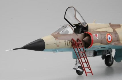 Vista del morro de la maqueta del avión de caza francés Mirage III C en escala 1:48 de Hobby Boss referencia 80315