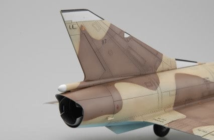 Vista del timón de la maqueta del avión de caza francés Mirage III C en escala 1:48 de Hobby Boss referencia 80315