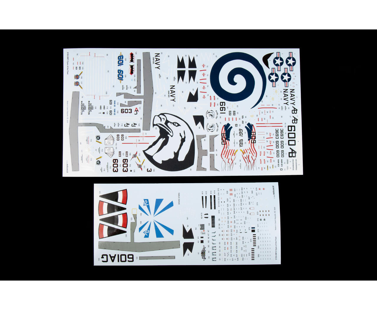 Calcas de la maqueta del avión norteamericano embarcado de vigilancia y control E-2C Hawkeye en escala 1:72 de Eduard referencia 2153