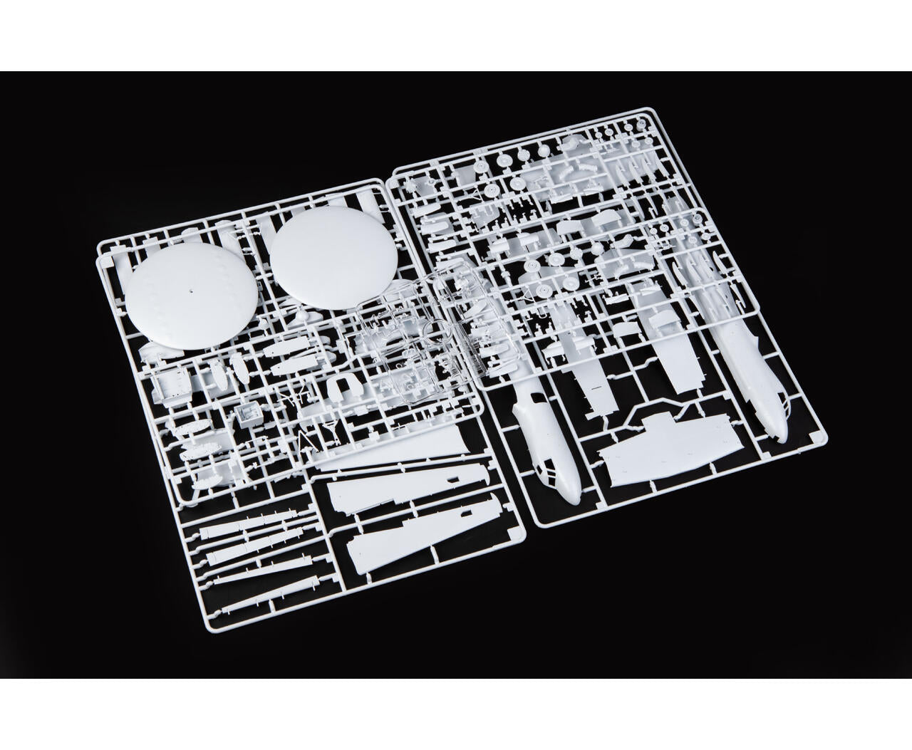 Piezas de la maqueta del avión norteamericano embarcado de vigilancia y control E-2C Hawkeye en escala 1:72 de Eduard referencia 2153