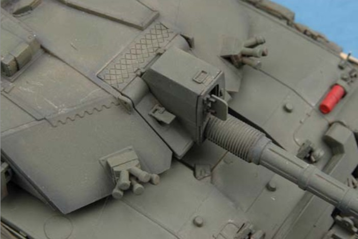 Detalle del cañón de la maqueta del carro de combate británico Challenger 2 en escala 135 de Trumpeter referencia 01522