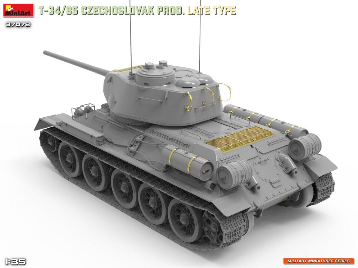 Foto trasera izquierda de la maqueta del T-34/85 Produccion Final Checoslovaca en escala 1:35 de Miniart referencia 37078