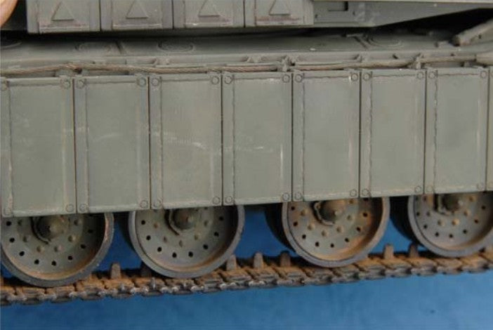 Detalle del tren de rodaje de la maqueta del carro de combate británico Challenger 2 en escala 135 de Trumpeter referencia 01522