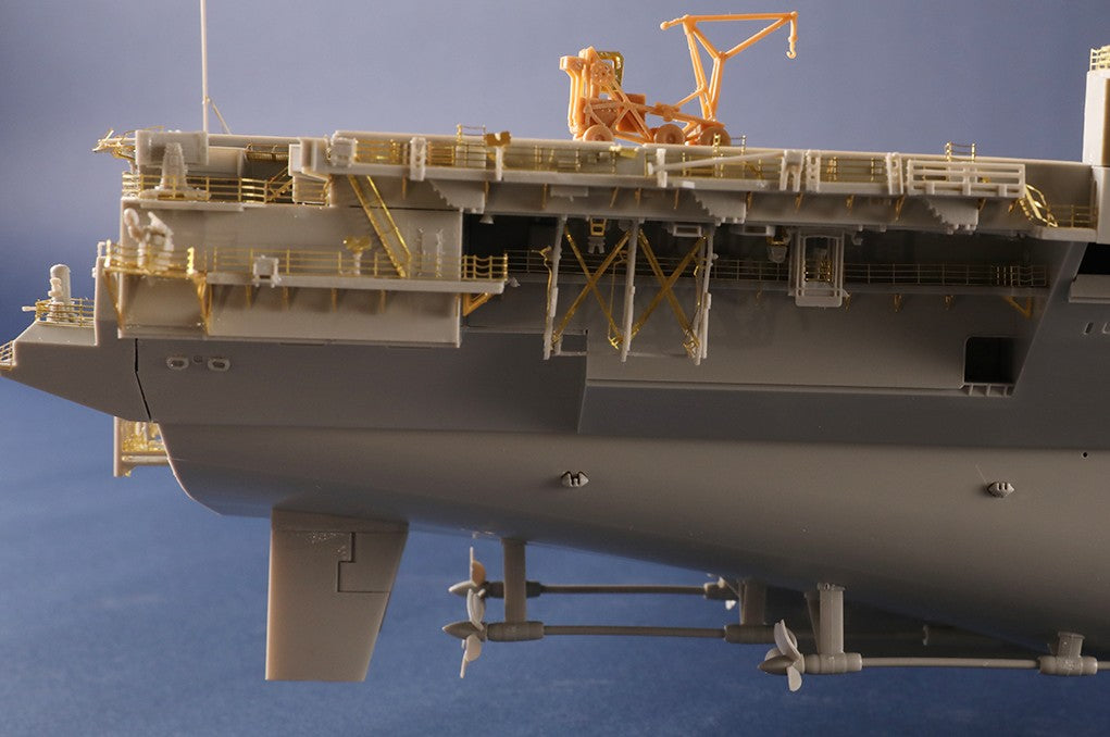 Foto de helices de la maqueta del portaaviones nuclear norteamericano Gerald Ford CVN-78 en escala 1:350 de Trumpeter con referencia 05638