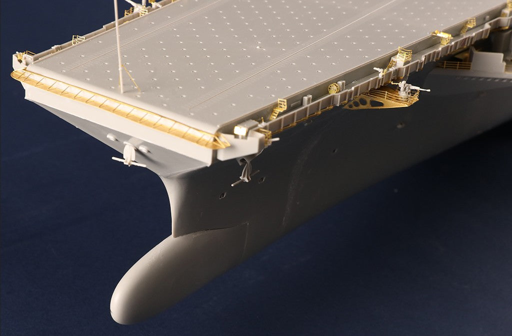 Foto de la proa de la maqueta del portaaviones nuclear norteamericano Gerald Ford CVN-78 en escala 1:350 de Trumpeter con referencia 05638