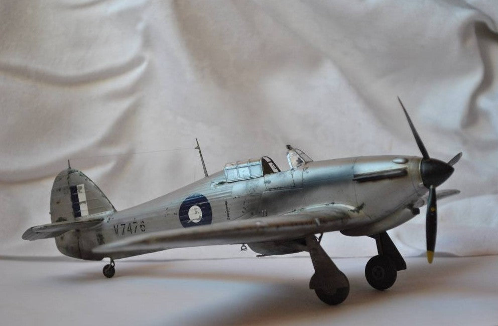 Vista lateral derecha de la maqueta del caza británico Hawker Hurricane Mk.I Trop en escala 1:32 de Fly referencia 32017