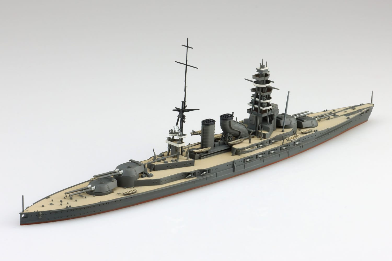 Vista trasera de la maqueta del acorazado japonés Nagato en 1927 en escala 1:700 de Aoshima referencia 06955