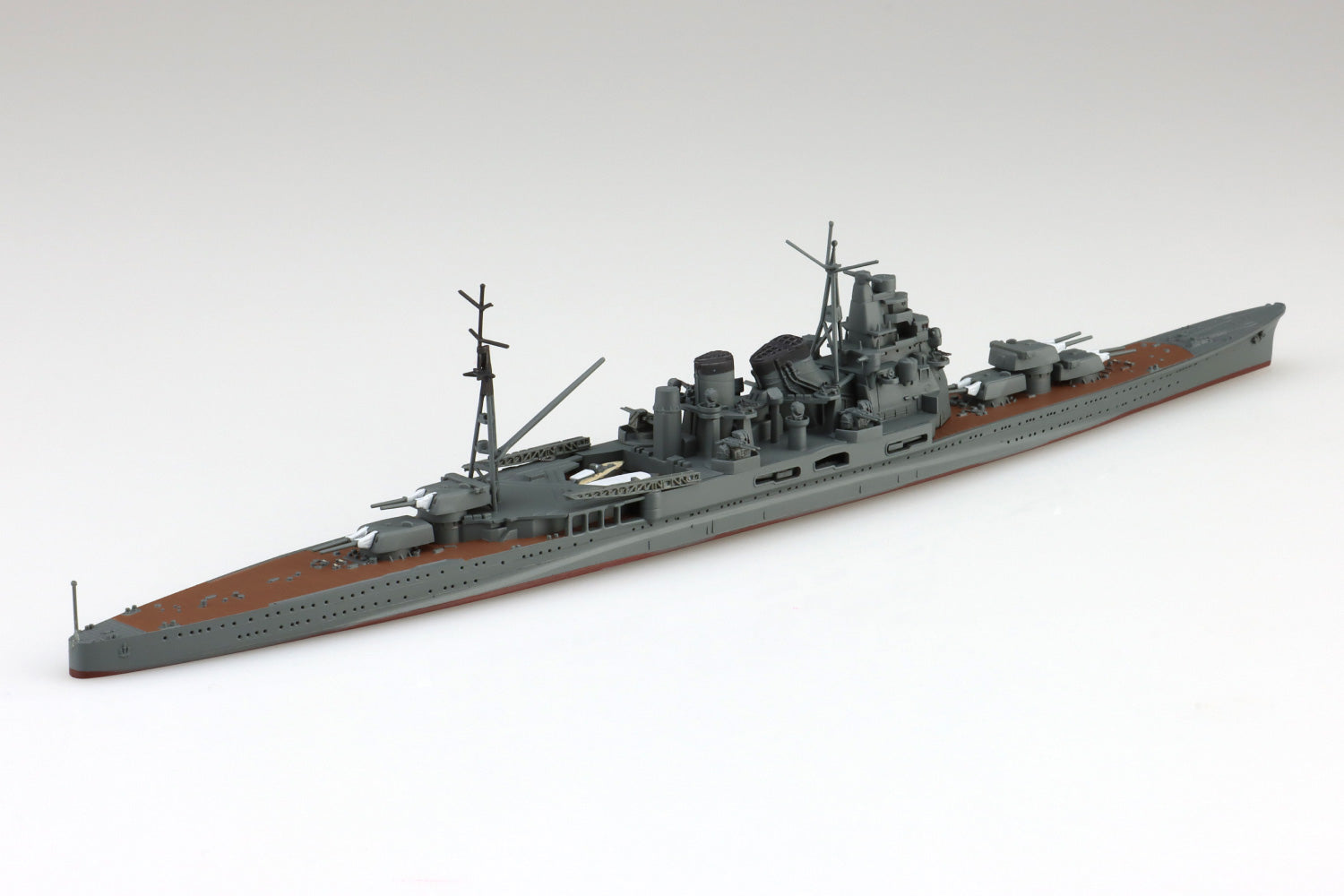 Vista posterior de la maqueta del crucero pesado japonés Atago con piezas nuevas en escala 1:700 de Aoshima referencia 06663