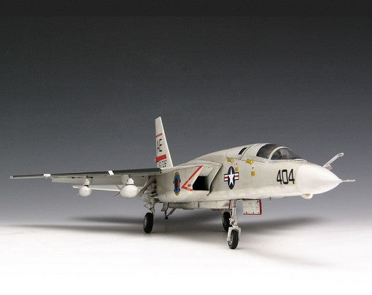 North american RA-5C Vigilante Trumpeter 08029 Vista frontal derecha