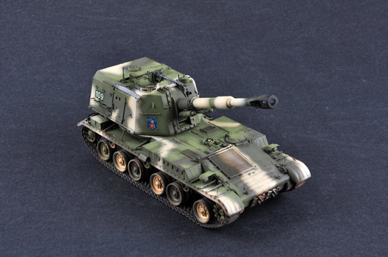 Foto frontal derecha de la maqueta del cañón autopropulsado chino PLZ-83A SPH en escala 1:35 de Trumpeter referencia 05536