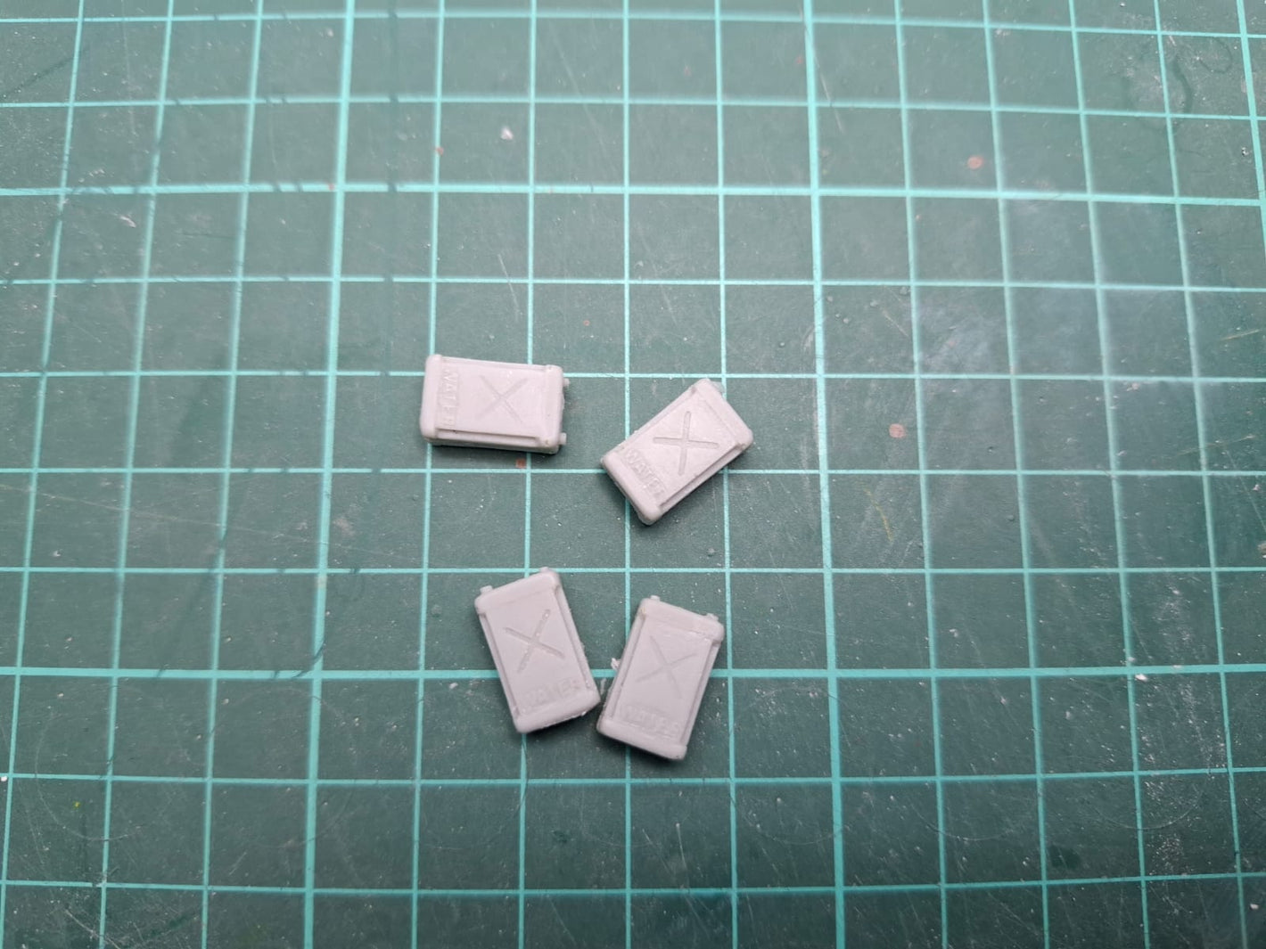 Garrafas de agua modernas del Ejercito Español en escala 1:35 de M4 Model referencia 35024