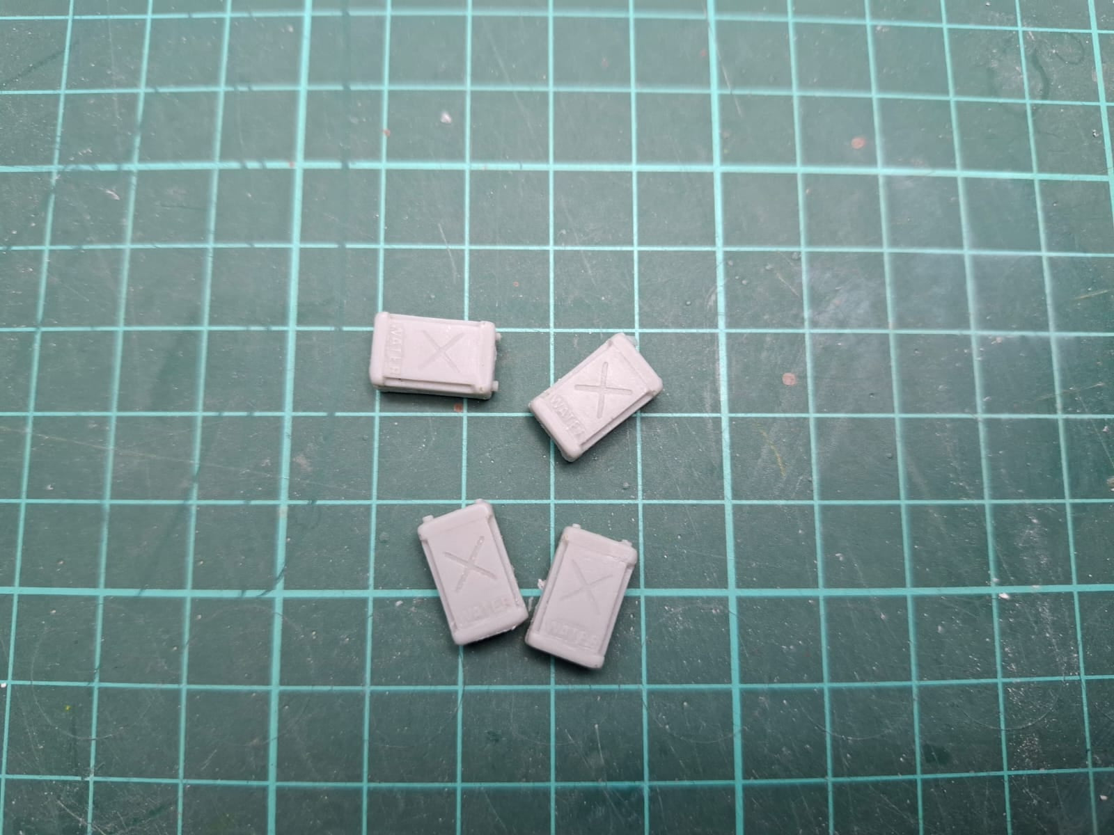 Garrafas de agua modernas del Ejercito Español en escala 1:35 de M4 Model referencia 35024