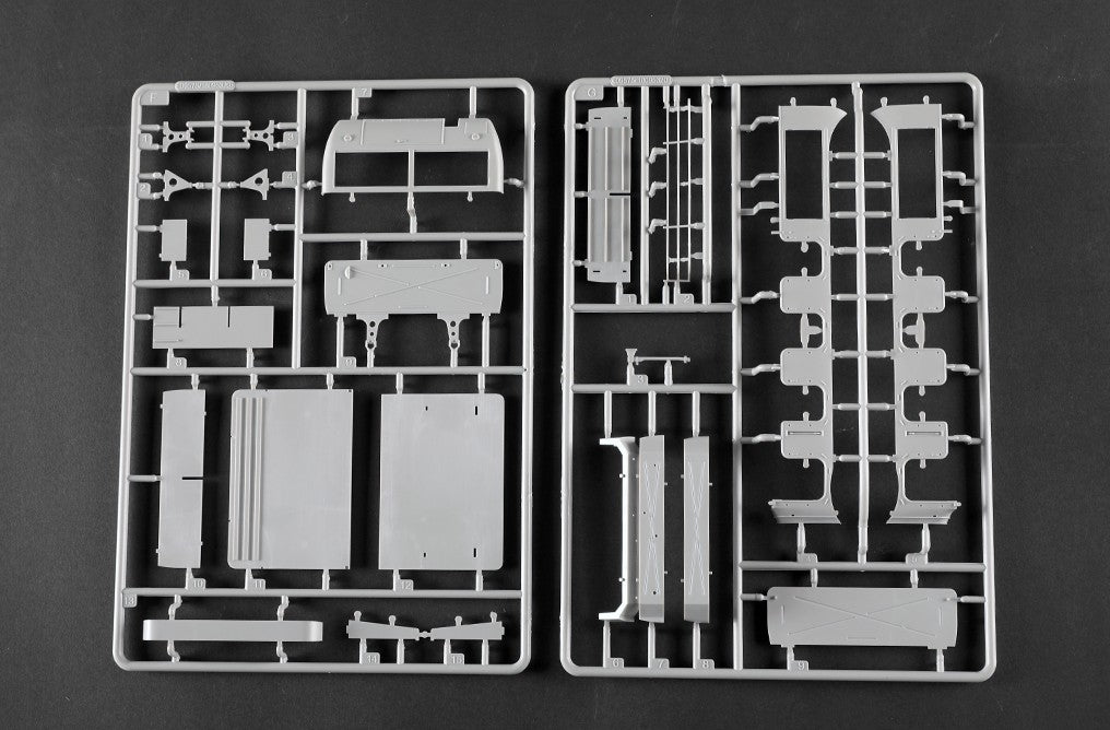 Grapa F de la maqueta del Sd.Kfz.9 Famo en escala 1:35 de Trumpeter con referencia 09575