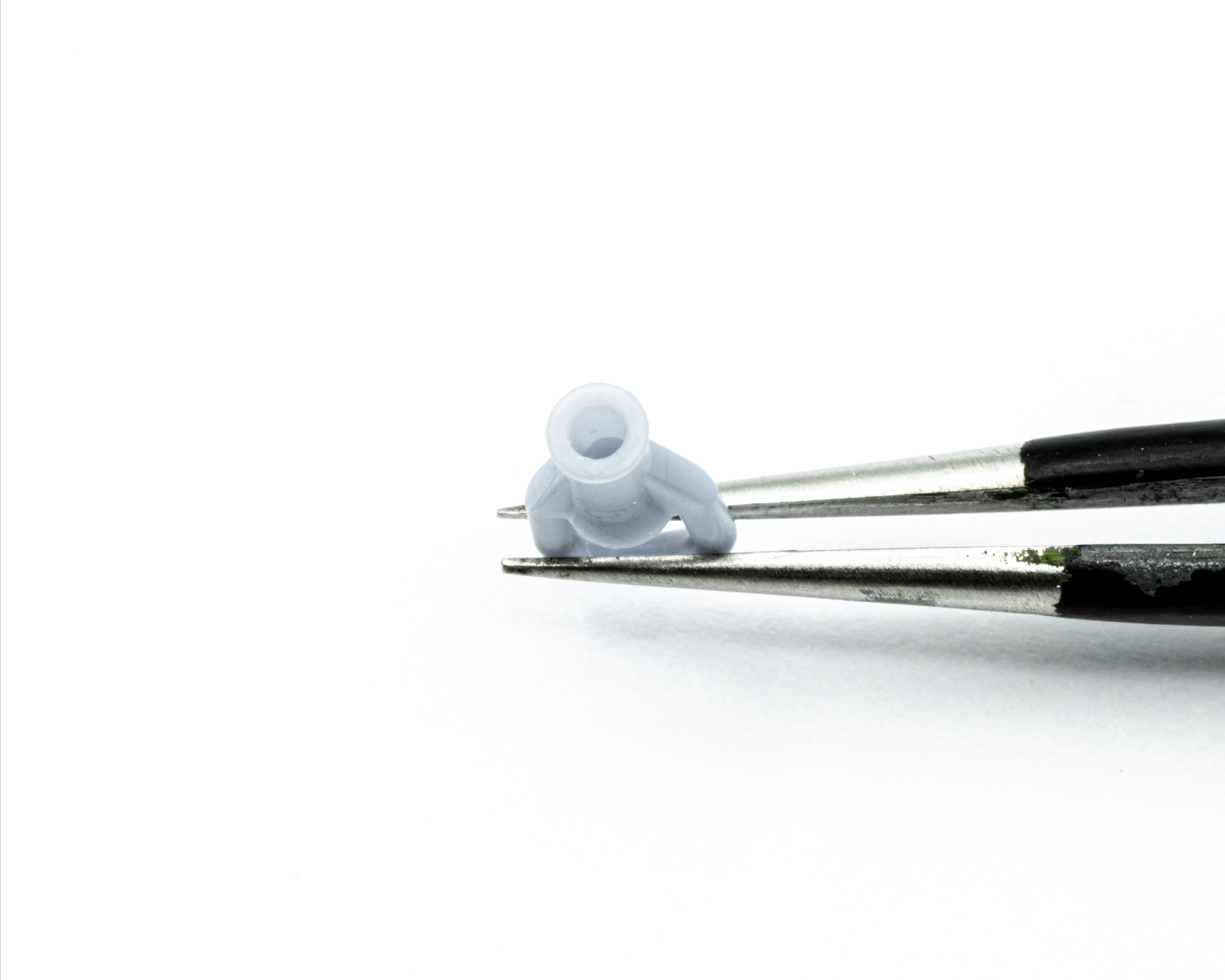 Detalle de 1 gancho de remolque para maquetas de tanques soviéticos en escala 1:35 de Necora Model referencia VS35001