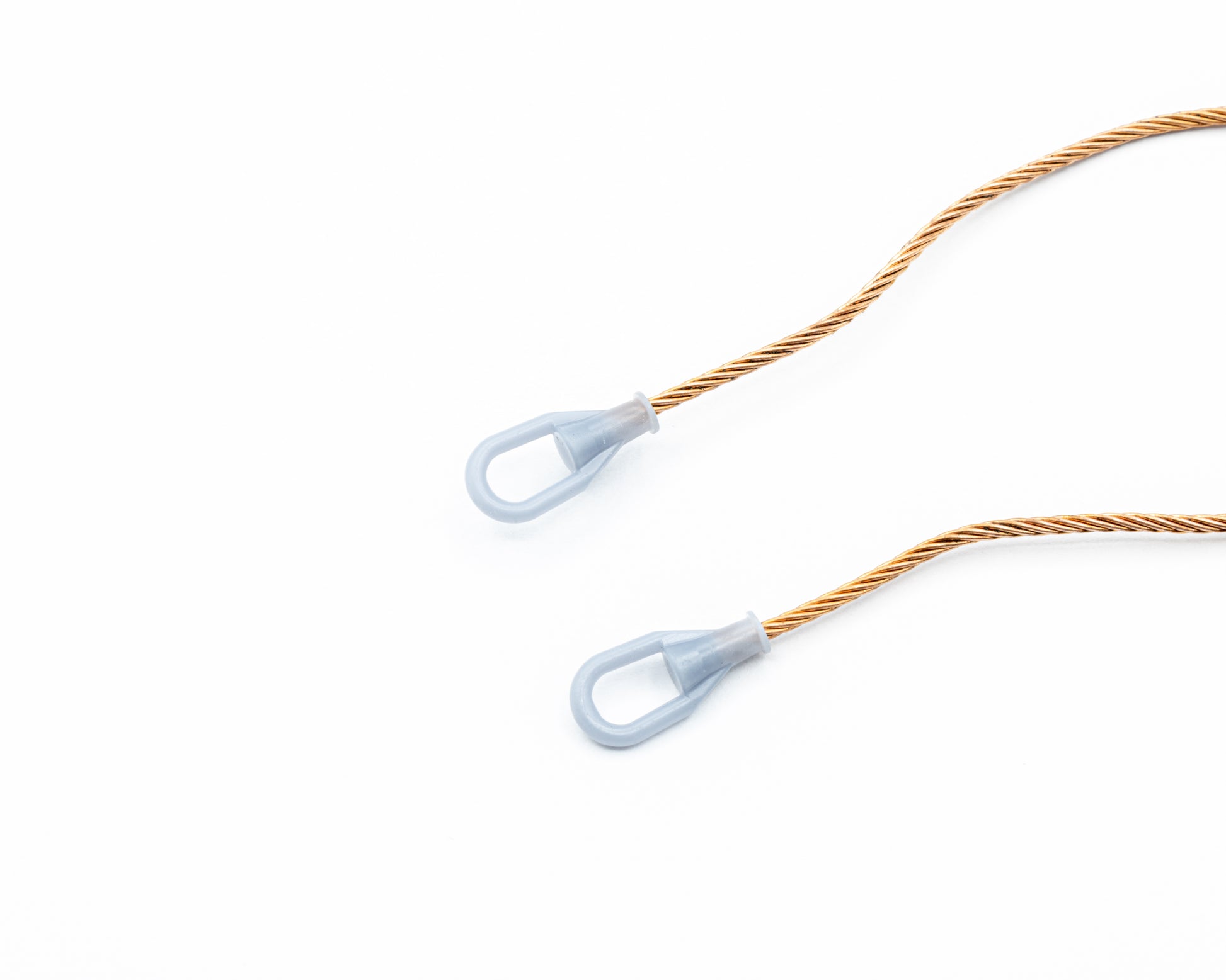 Foto de 2 ganchos de remolque para maquetas de tanques soviéticos en escala 1:35 de Necora Model referencia VS35001