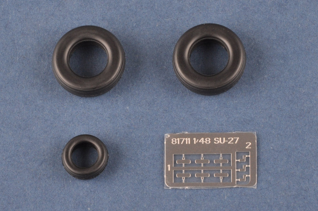 Ruedas y fotograbados de la maqueta del caza ruso Su-27 Flanker B en escala 1:48 de Hobby Boss referencia 81776