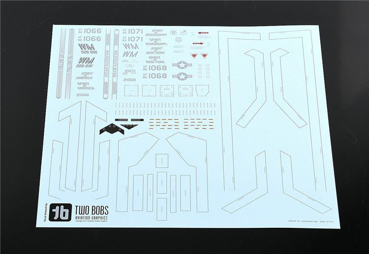 Calcas de la maqueta del bombardero de la USAF B-2A en escala 1:72 de Modelcollect referencia 72201