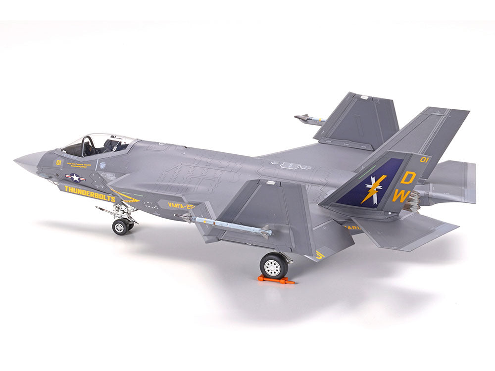 Vista trasera izquierda de la maqueta del caza F-35C en escala 1:72 de Tamiya referencia 60794