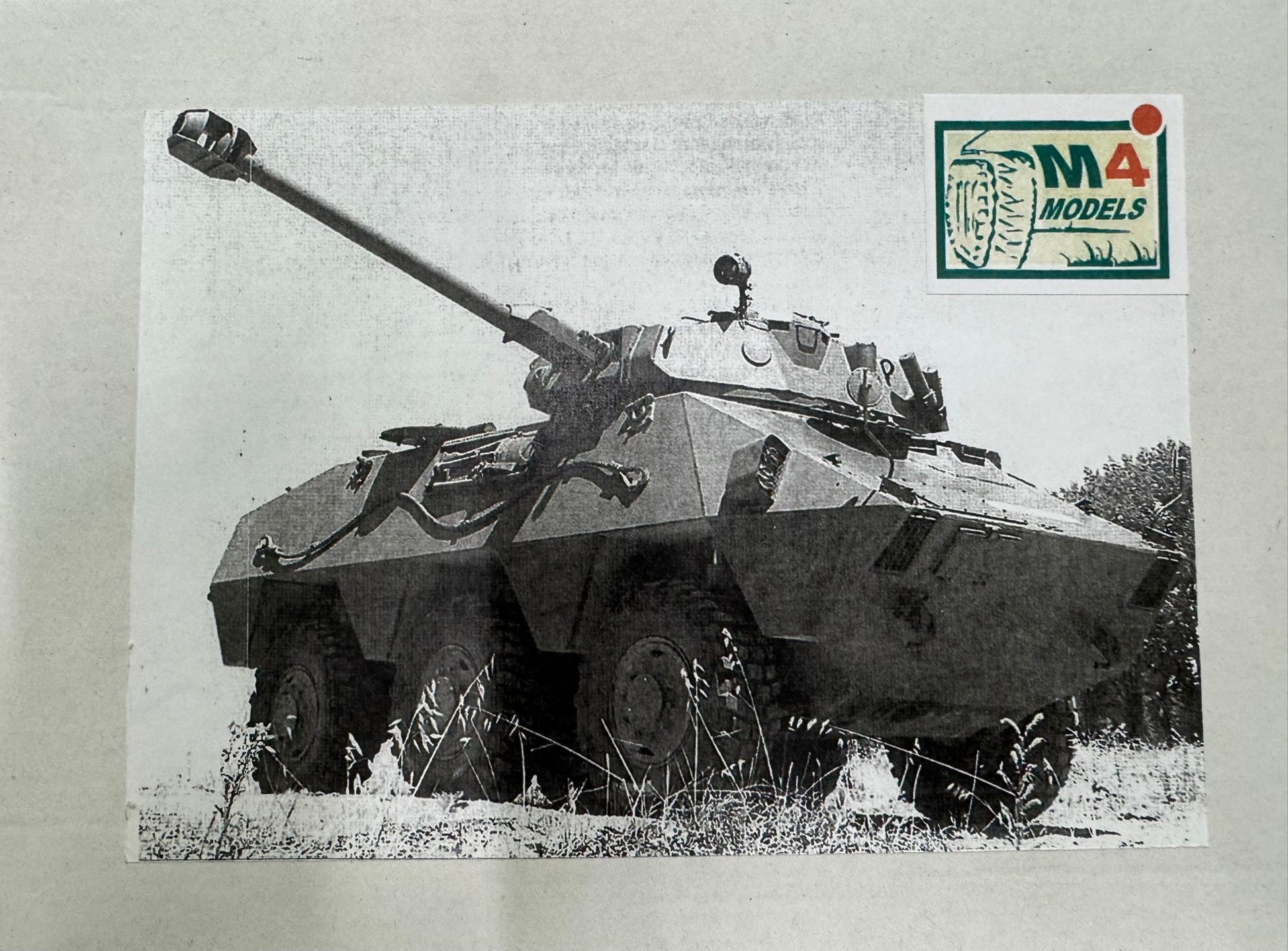 Portada de la maqueta del vehículo blindado español VEC H-90 en escala 1:35 hecho en resina por M4 Model