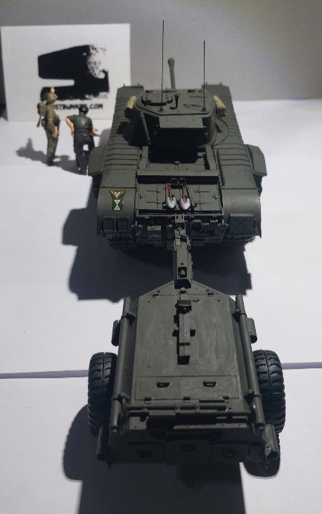 Foto trasera de la maqueta del carro británico Churchill Cocodrile en escala 1:35 de Tamiya con referencia 35100