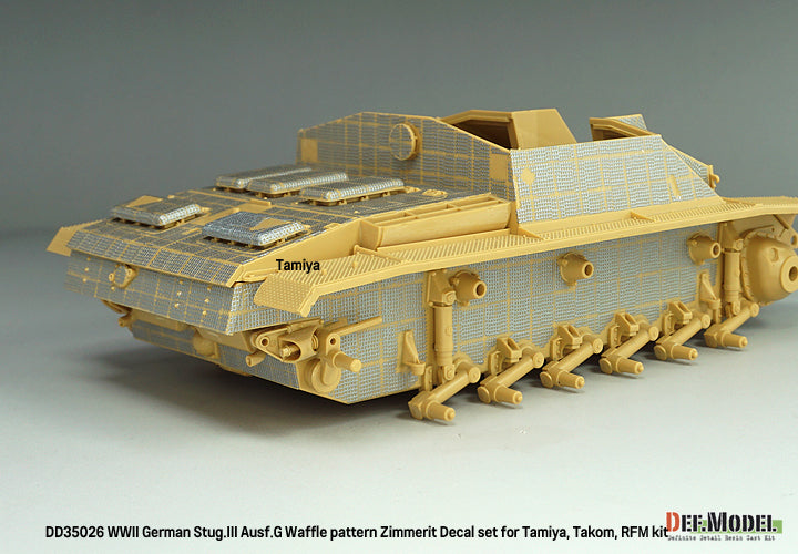 Vista trasera derecha de la calcas con zimmerit con patrón waffle en maqueta de Tamiya del cazacarros alemán Stug III G en escala 1:35 de Def Model referencia 35024