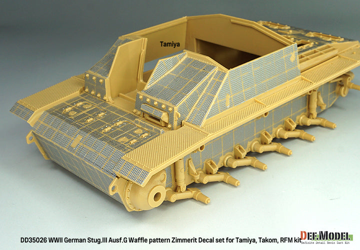 Vista lateral izquierda de la calcas con zimmerit con patrón waffle en maqueta de Tamiya del cazacarros alemán Stug III G en escala 1:35 de Def Model referencia 35024