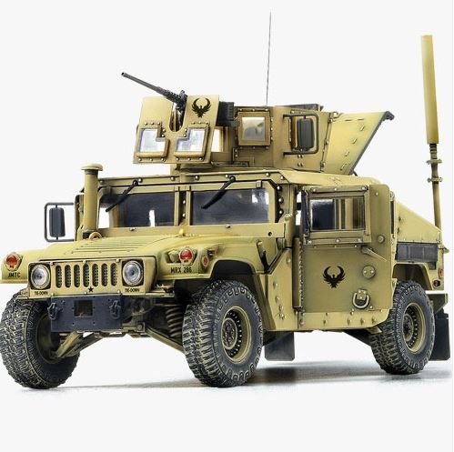 アカデミー1/35 M1151 ハンヴィー 完成品-