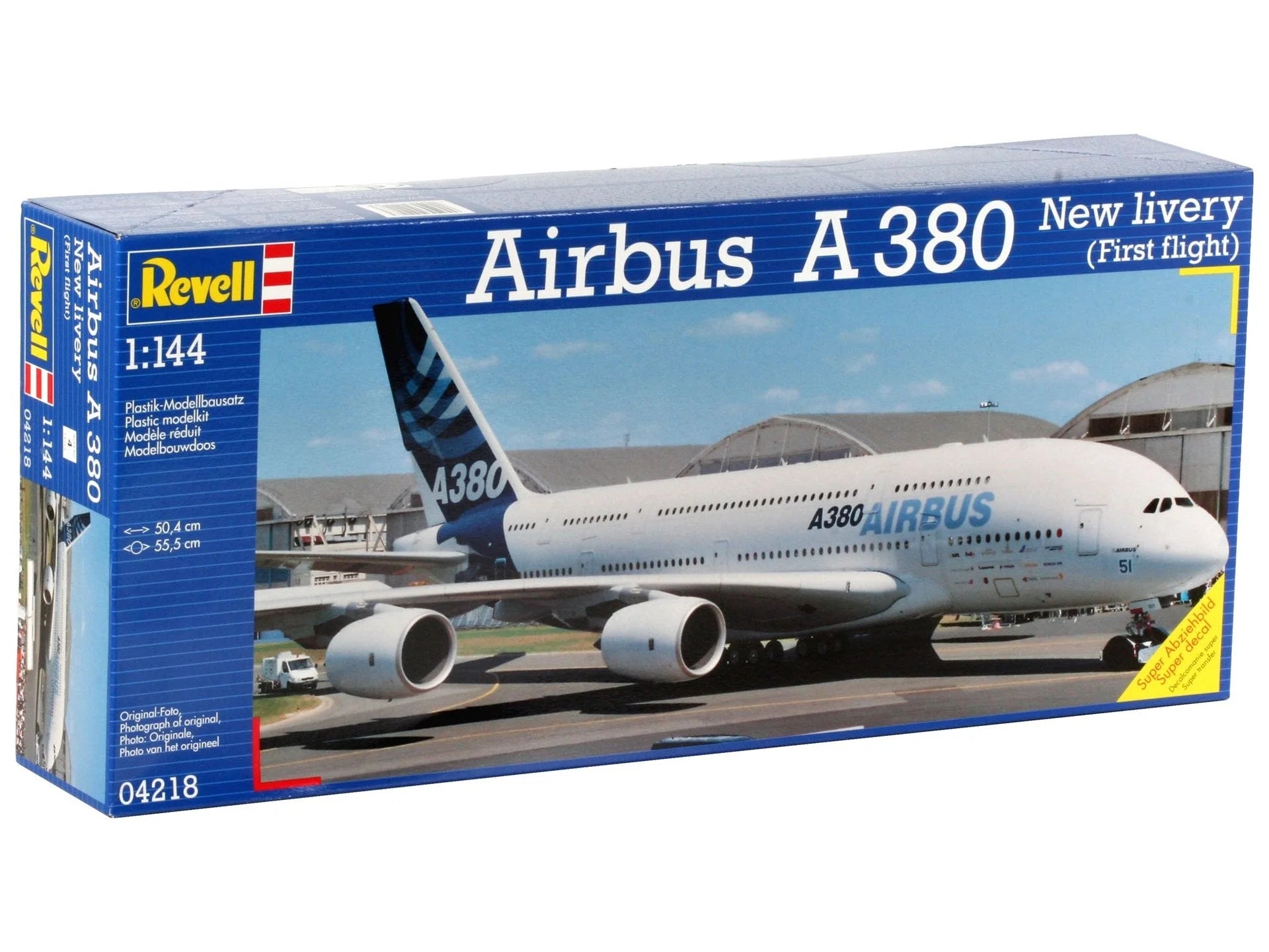 Caja de la maqueta del avión de pasajeros Airbus 380 primer vuelo, en escala 1:144 de Revell referencia 04218