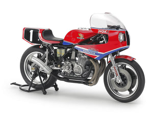 Foto lateral de la maqueta de la moto Honda RS1000 en escala 1:12 de Tamiya referencia 14014