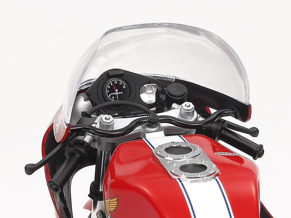Foto manillar de la maqueta de la moto Honda RS1000 en escala 1:12 de Tamiya referencia 14014