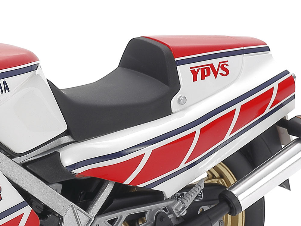 Foto sillín de la maqueta de la moto Yamaha RZV500R en escala 1:12 de Tamiya referencia 14037