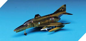 Foto de la maqueta del avión norteamericano F-4E Phantom II en escala 1:144 de Academy referencia 12605