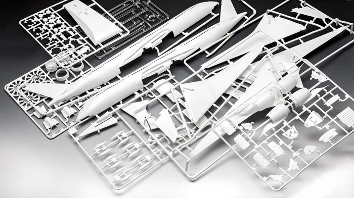Piezas de la maqueta del avión de pasajeros Airbus A350 900 en escala 1:144 de Revell referencia 05612