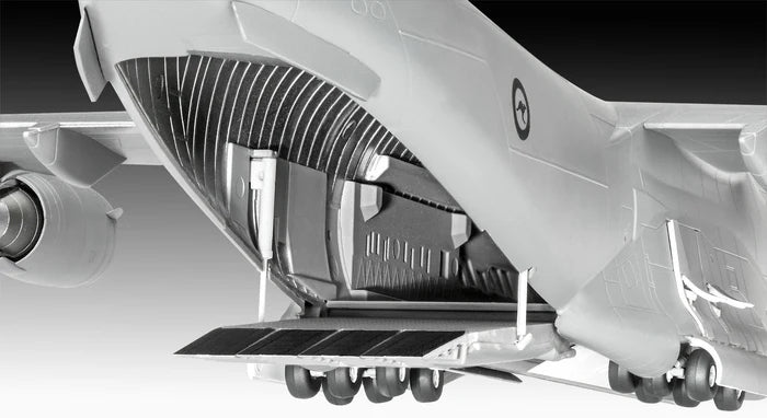 Foto de la bodega de la maqueta del avión C-17A Globemaster III en escala 1:144 de Revell referencia 03747