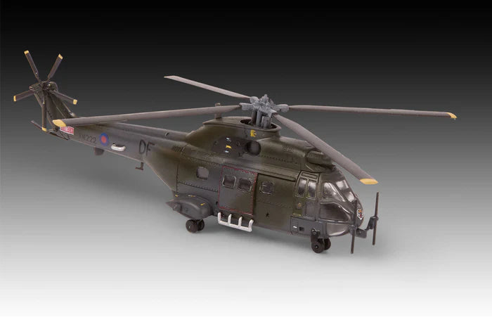 Foto lateral derecha de la maqueta del helicóptero Westland Puma HC.1 en escala 1:144 de Revell referencia 03746