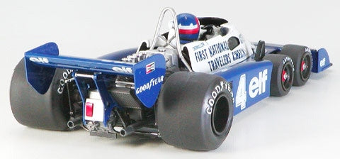 Foto trasera de la maqueta del Fórmula 1 Tyrrel P34 que corrió el gran premio de Mónaco en 1977 en escala 1:20 de Tamiya referencia 20053