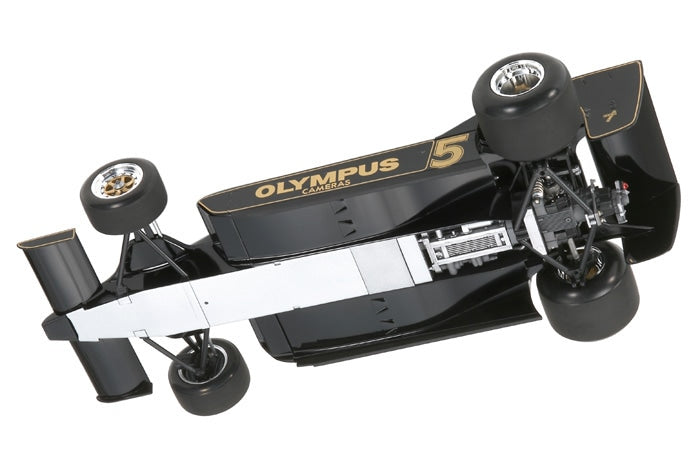 Foto inferior de la maqueta del fórmula 1 Lotus Type 79 en escala 1:20 de Tamiya referencia 20060