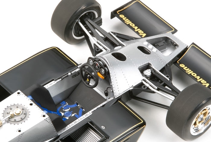 Foto cabina de la maqueta del fórmula 1 Lotus Type 79 en escala 1:20 de Tamiya referencia 20060