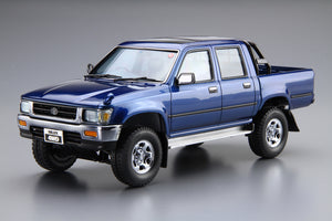 Vista frontal de la maqueta de la furgoneta 4x4 Pickup Hilux del año 1994 en escala 1:24 de Aoshima referencia 06217