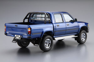 Vista trasera de la maqueta de la furgoneta 4x4 Pickup Hilux del año 1994 en escala 1:24 de Aoshima referencia 06217