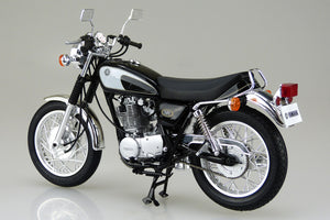 Perfil izquierdo de la maqueta de la moto Yamaha SR400/500 en escala 1:12 de Aoshima referencia 06711