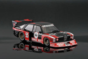 Foto lateral derecha de la maqueta del coche de competición alemán BMW320i E21 Turbo en escala 1:24 de Bee Max referencia 24028