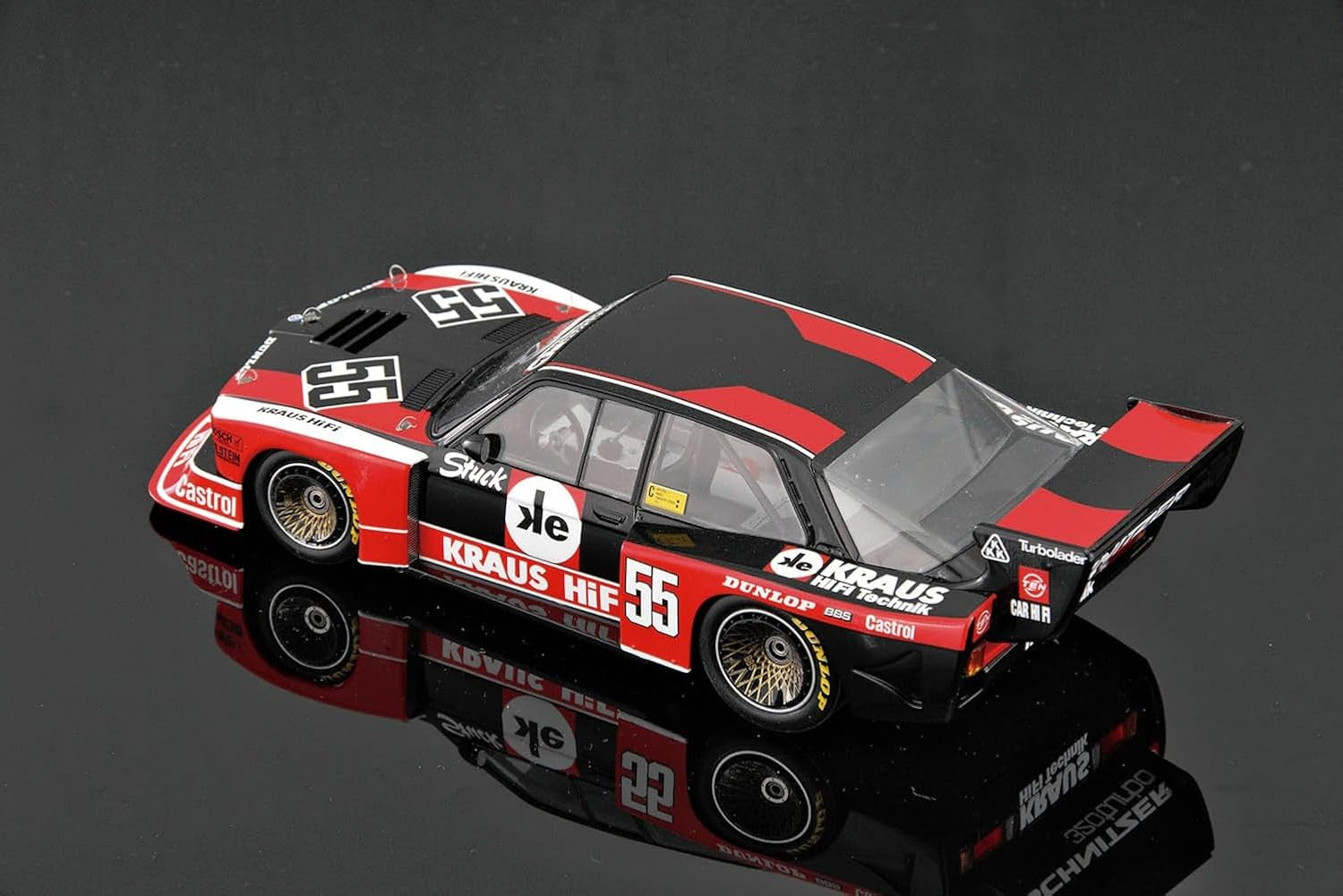 Foto lateral izquierda de la maqueta del coche de competición alemán BMW320i E21 Turbo en escala 1:24 de Bee Max referencia 24028